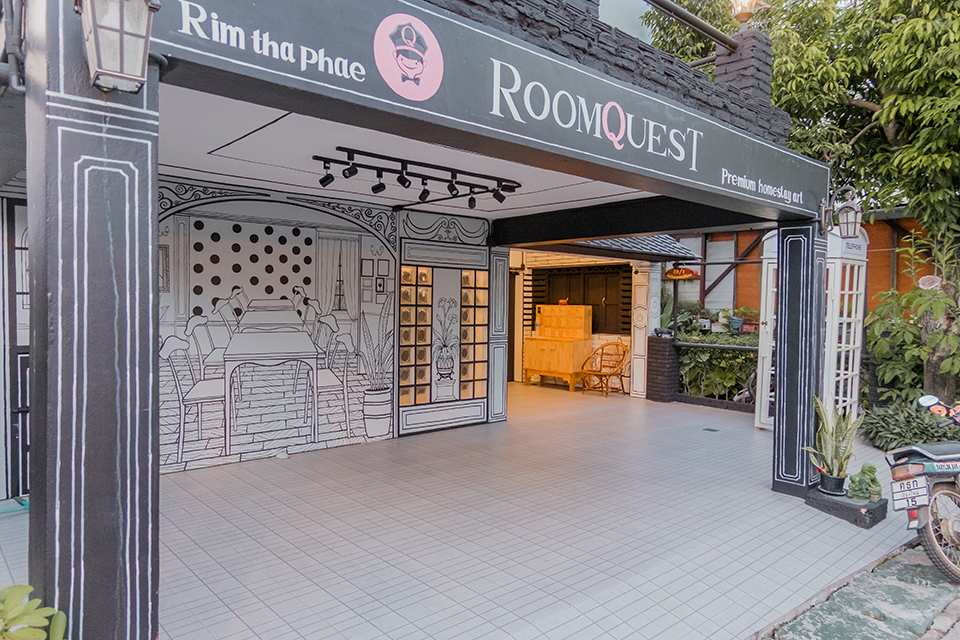 roomquest-chiang-mai-tha-phae-accommodation-review